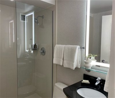 Deluxe Double bath room